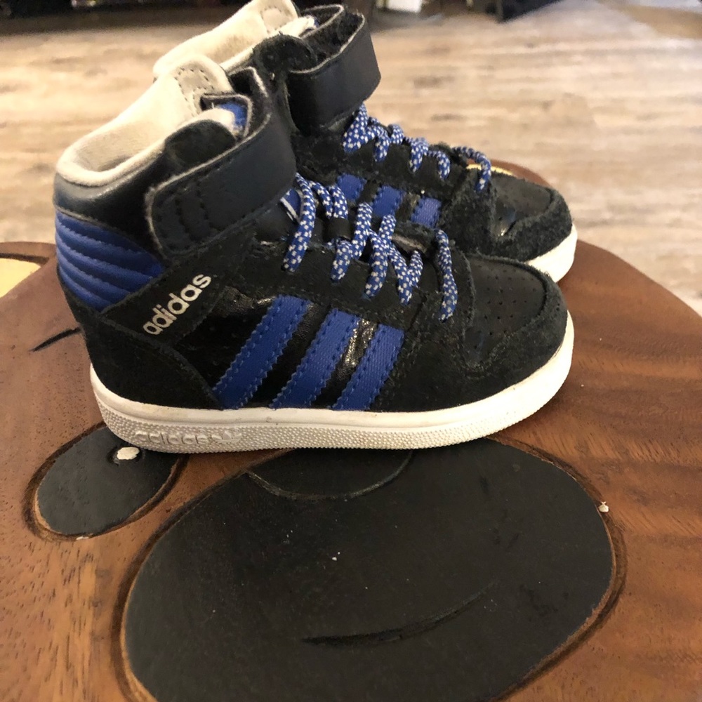 Size 5 toddler super cute high tip Adidas.